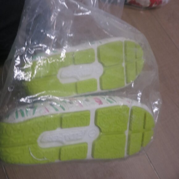 Floafers - Picture 2 of 4